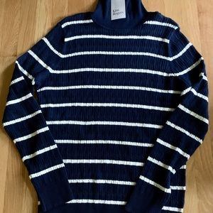 Cable turtleneck, size large, Kim Rogers NWT